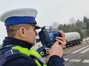 Policjanci z monieckiej drogówki zwracali szczególną uwagę na kierowców ciężarówek, samochodów dostawczych i autobusów.