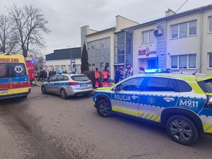 funkcjonariusze oraz pracownicy