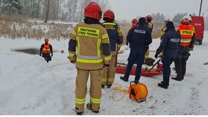 policjanci i strażacy