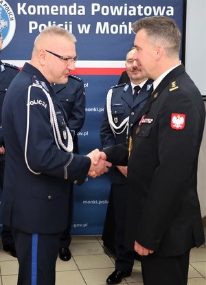 powitanie Komendanta Powiatowego Policji w Mońkach, na zdjęciach zaproszeni goście